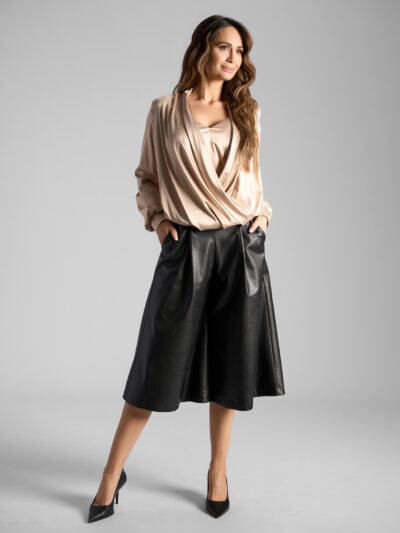 Bluza Petrecută Din Satin Cu Un Design Elegant Și Sofisticat Crem