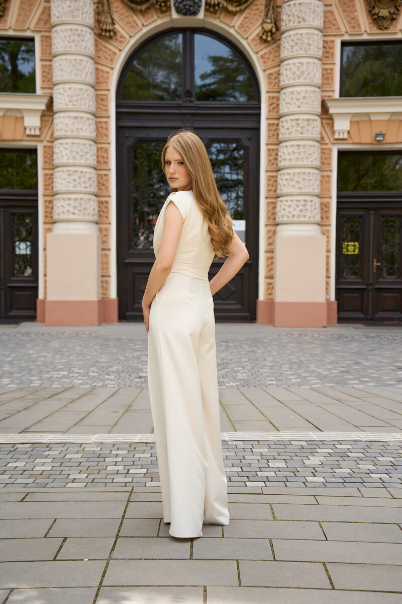 Salopetă elegantă din stofă cu pantaloni evazați crem Atena - imagine 2