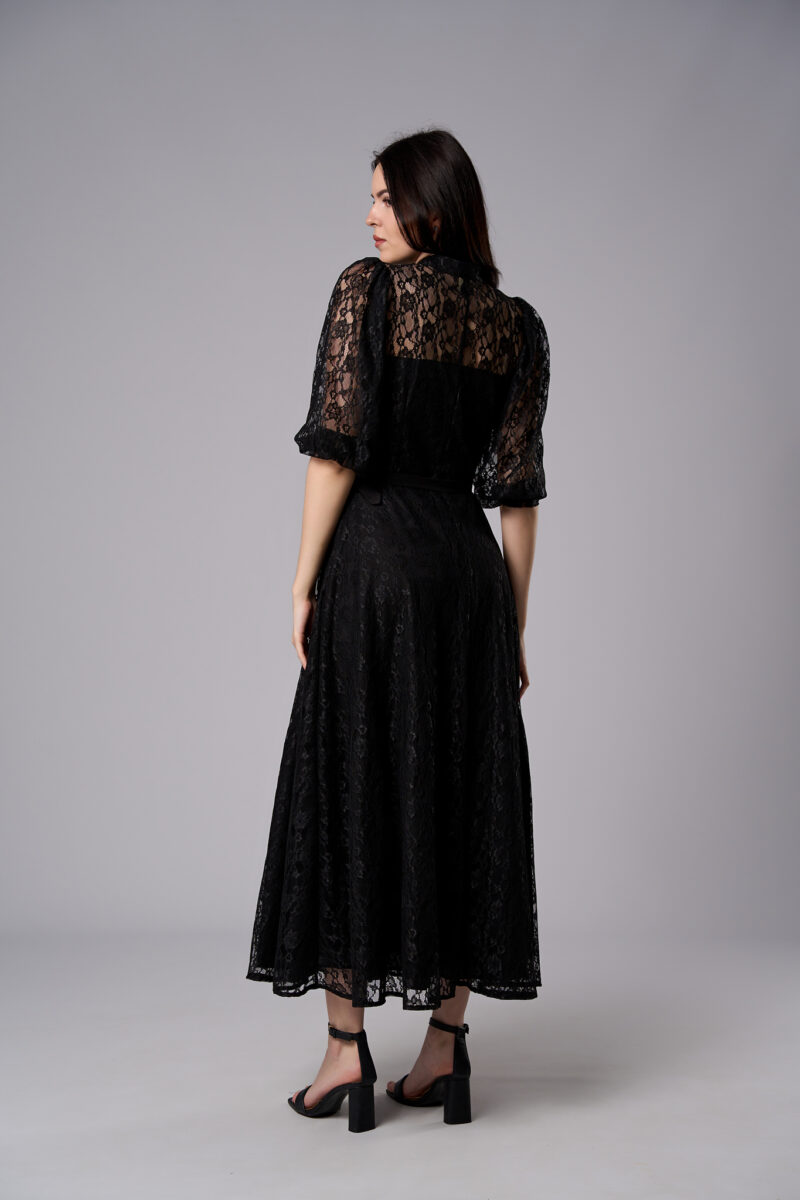 Rochie maxi din dantelă cu croi semicloș neagră Kara - imagine 2