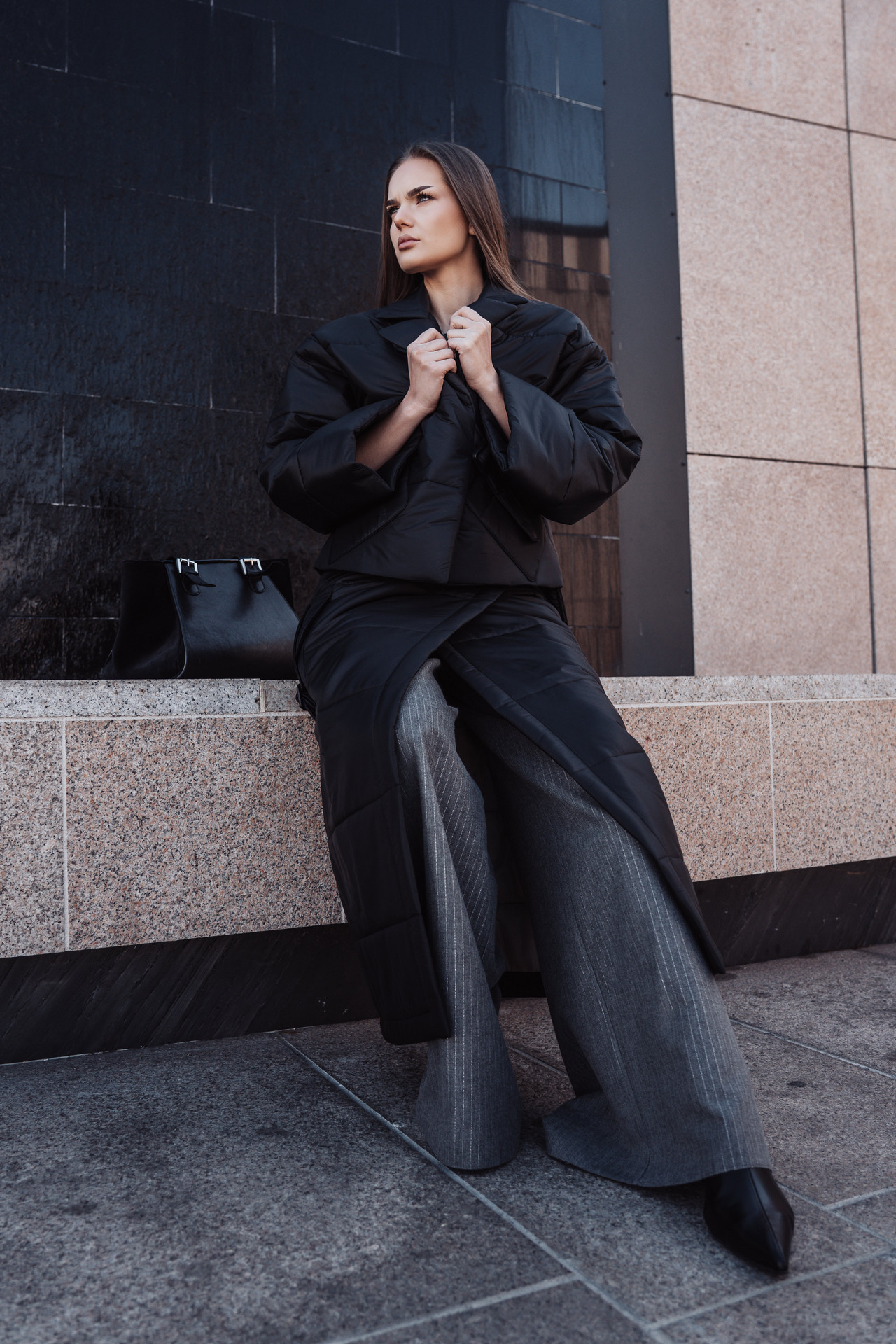 Fustă neagra din fâș cu închidere petrecută și buzunare laterale Greta - imagine 2