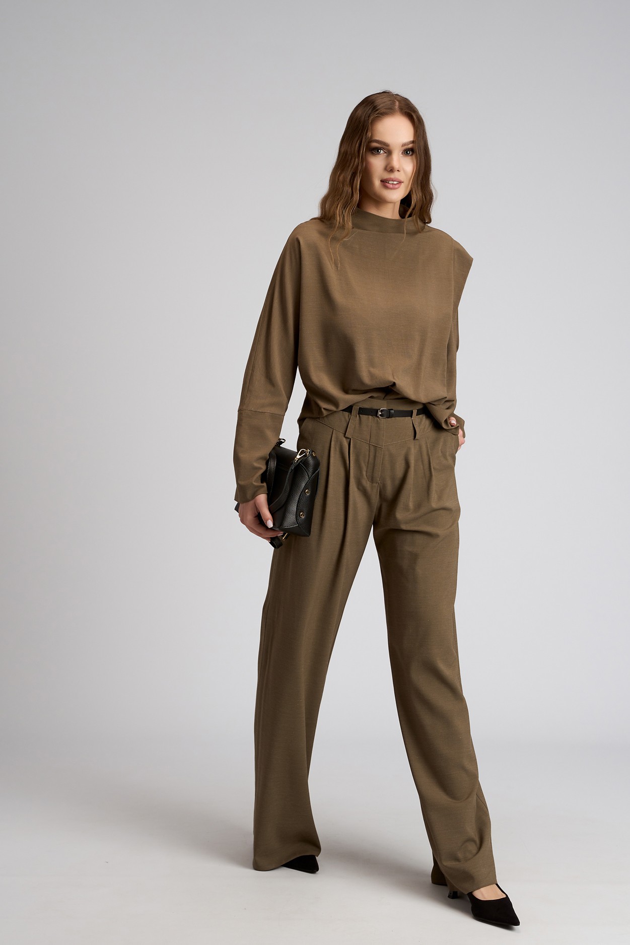 Pantaloni largi din stofă cu pliuri laterale si betelie cu gaici Nadia - imagine 2