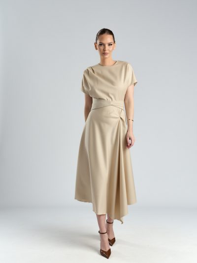 Rochie asimetrică,din stofă cu lână crem și brâu din același material Kala