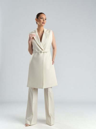 Vestă lungă ivoire tip platcă din stofă cu lână, cu rever și cordon cu cataramă Hara