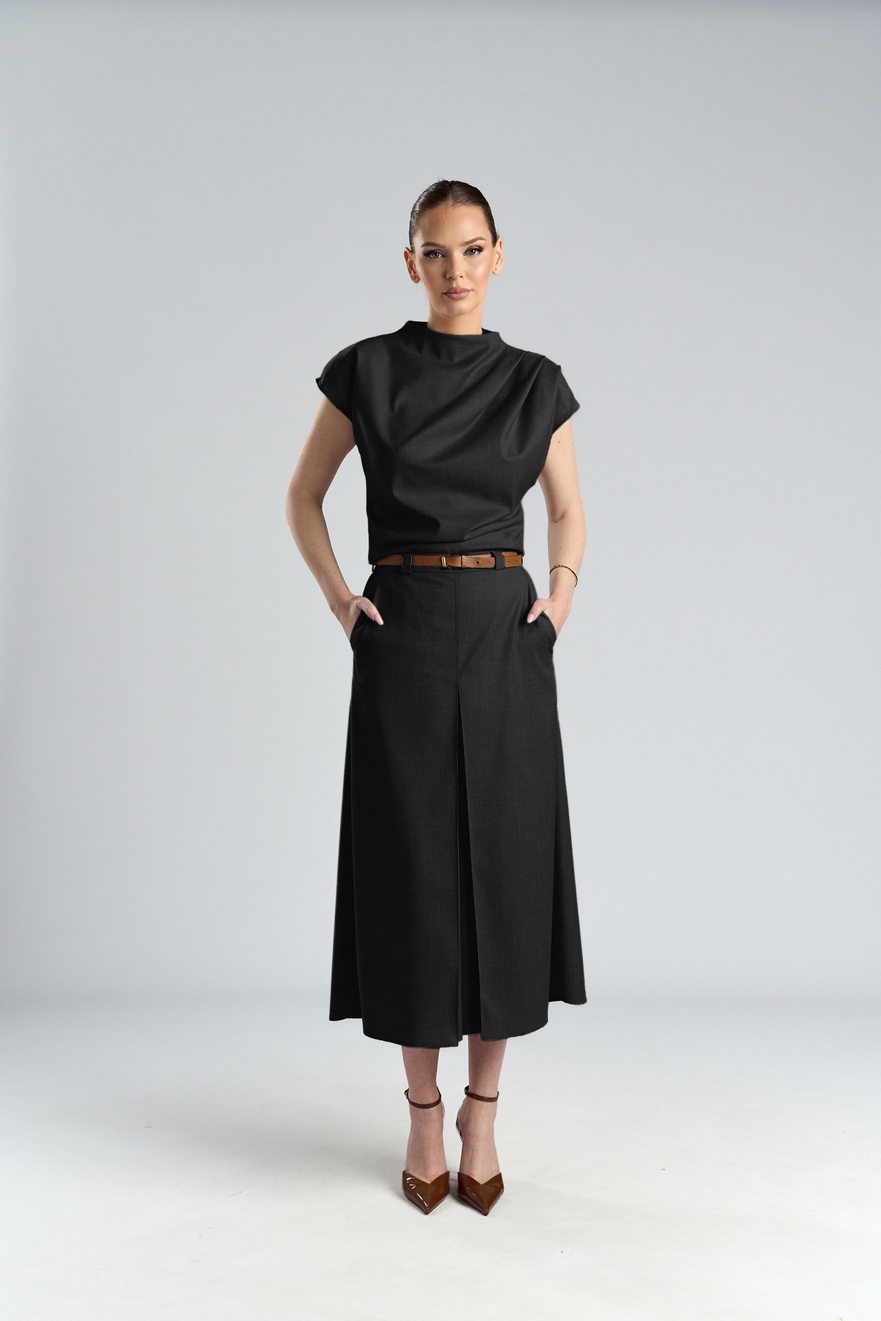 Bluză elegantă neagră din vâscoză cu drapaj pe umăr Rina - imagine 3