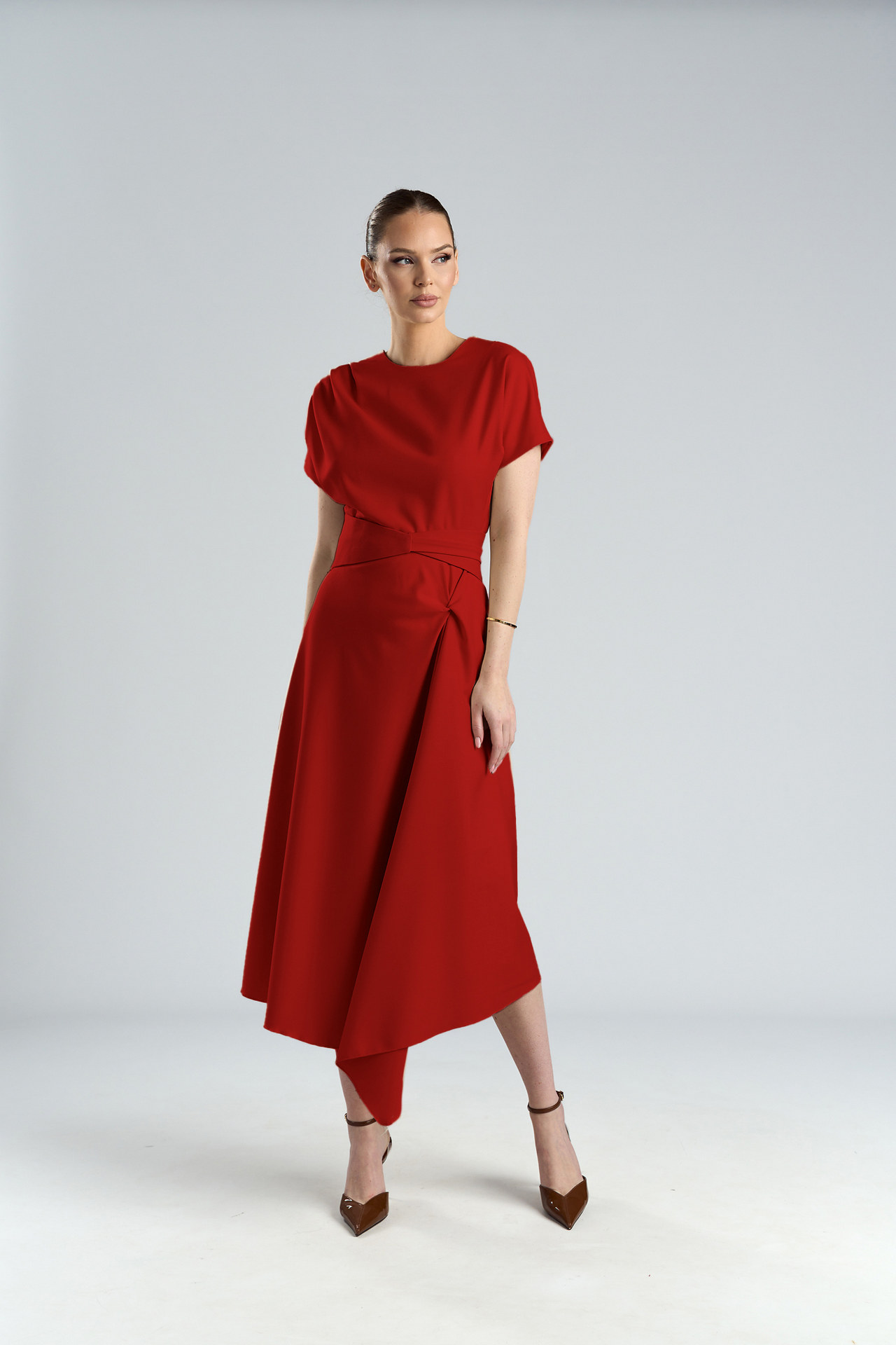 Rochie asimetrică,din stofă cu lână roșie și brâu din același material Kala